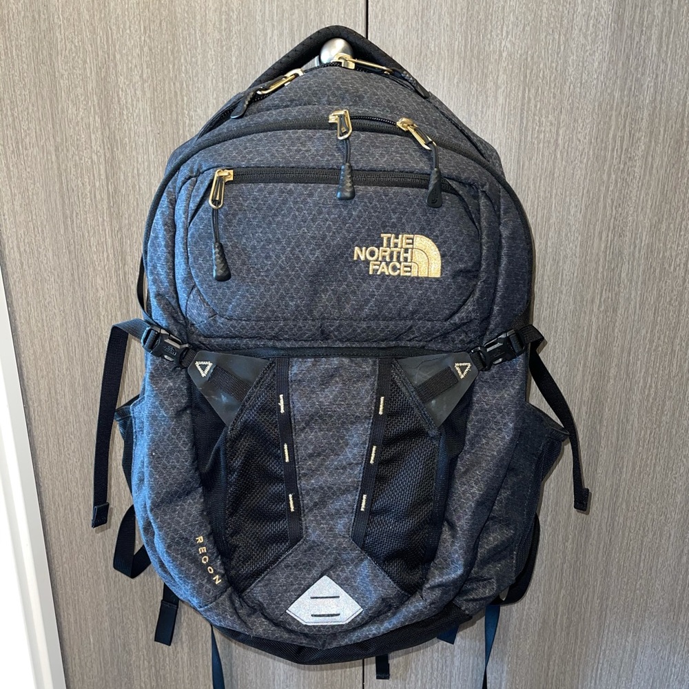 NWOT North Face Backpack Recon